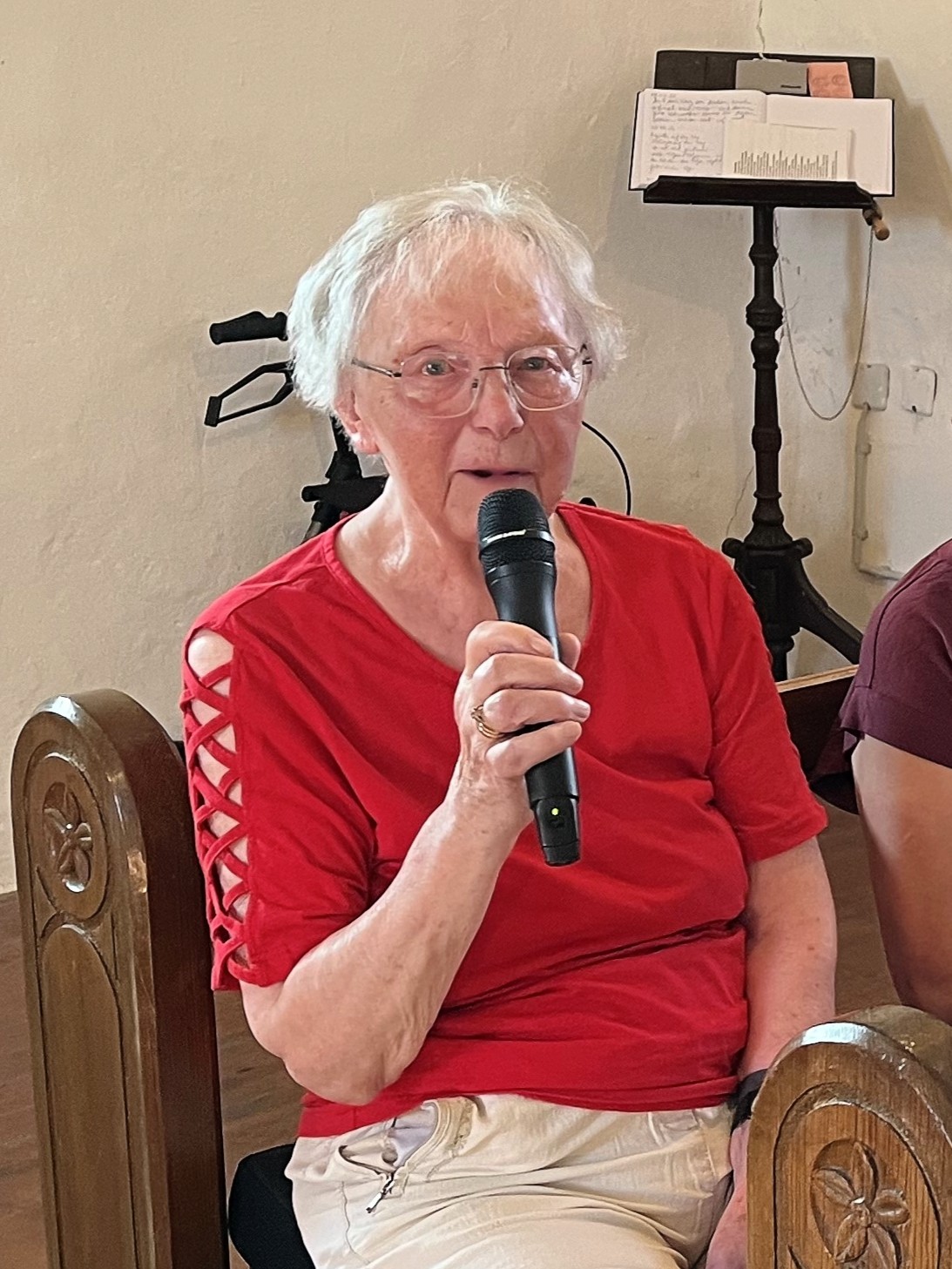Die 90-jährige Maria Barthel trug den Glockenspruch vor