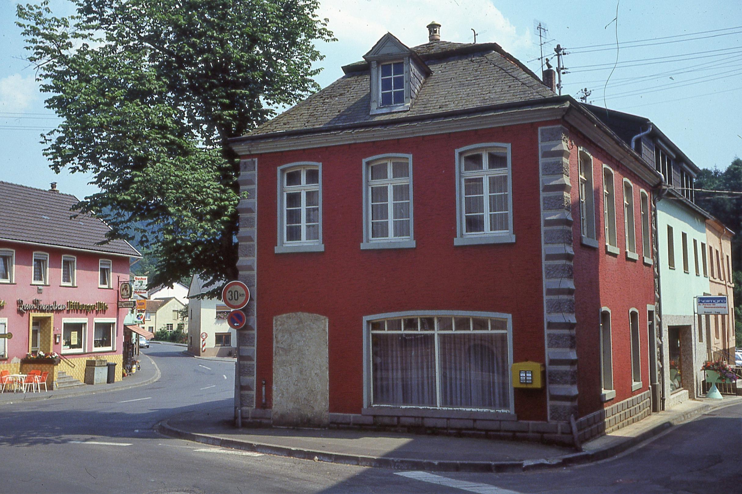 Haus Spoo/Kruft (heute Postfiliale) am Kanal in Waxweiler.