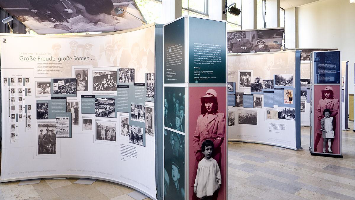 Ausstellung_Ansicht_Deine_Anne